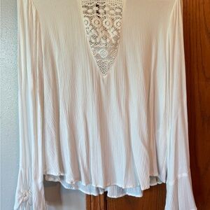 Elegant White Lace V-Neck Women's Top